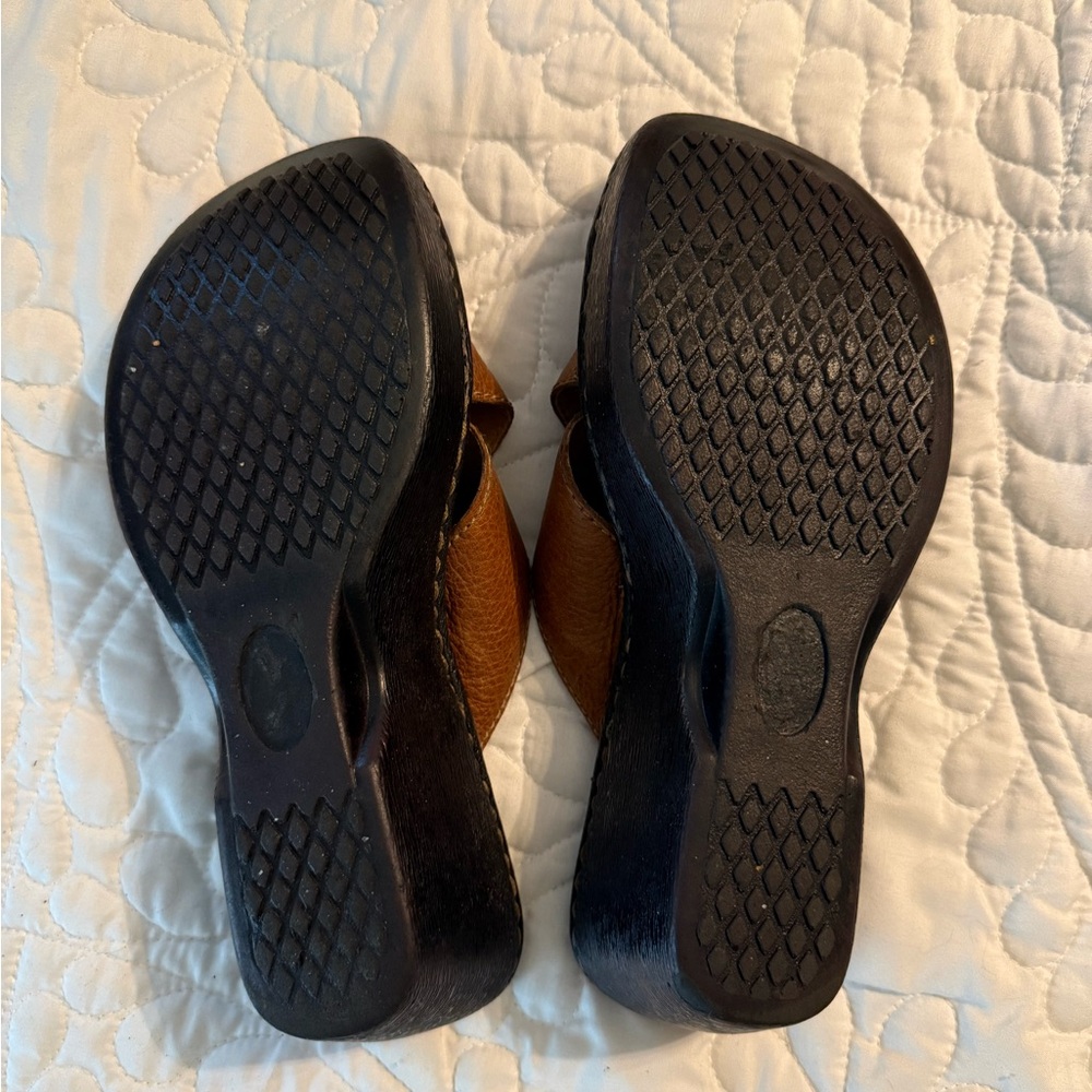 b.o.c. Tan Leather Cross-Strap Slide Sandals with Metal Buckles - Picture 4 of 5